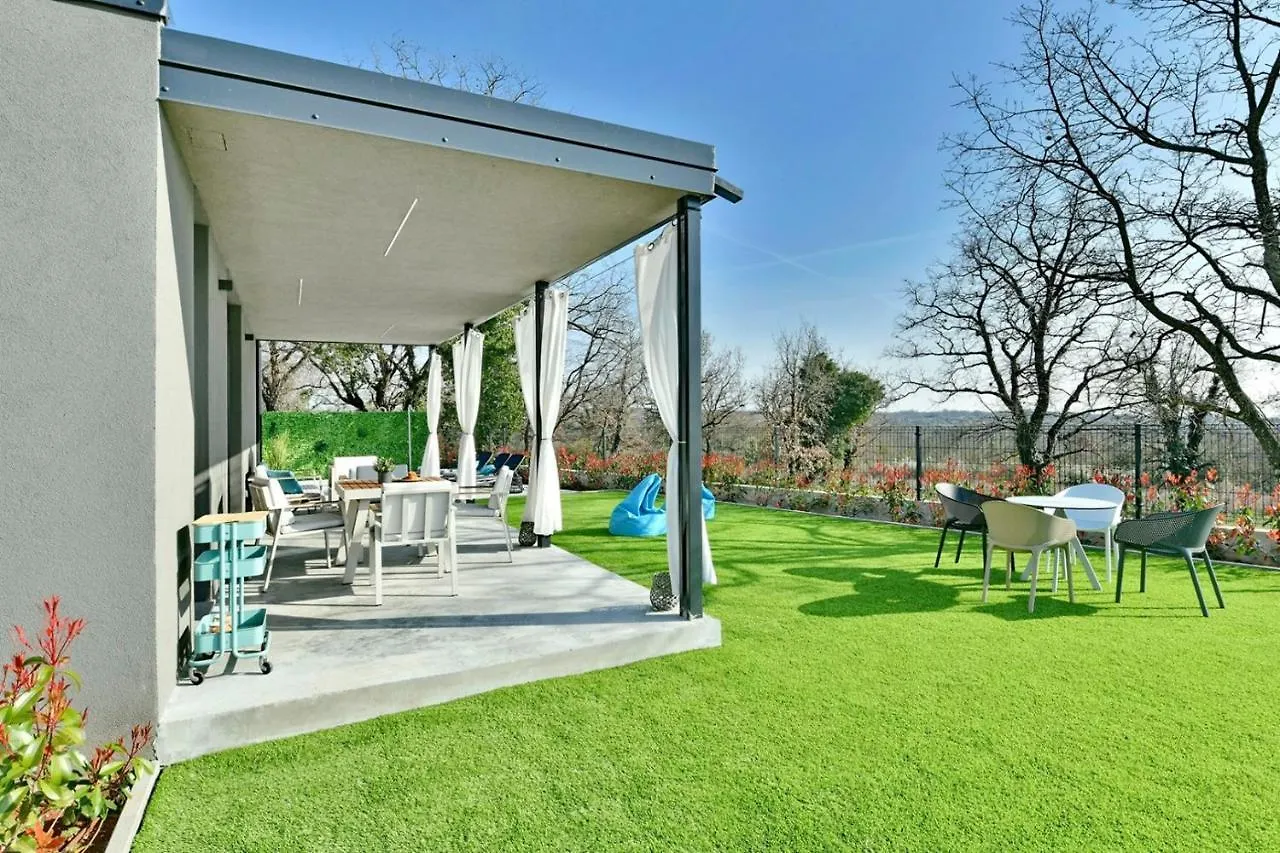 Villa Barcolana Бадерна